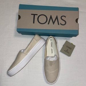 DONATED NWT & box Toms Parker slip on sneakers. 5⭐️Seller Posh Ambassador.